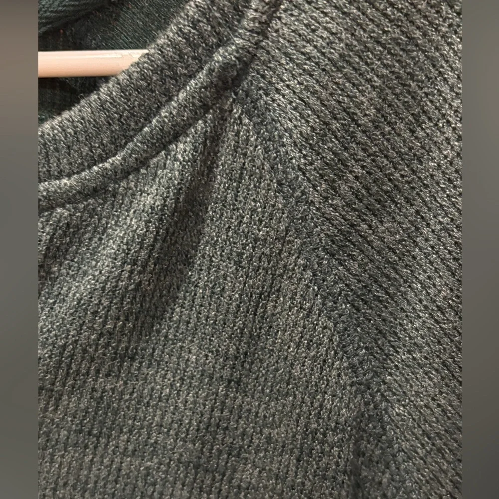 NWT Blu Pepper Split Neck Raglan Top - Picture 5 of 16